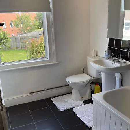 Adorable 2 Homestay Bristol